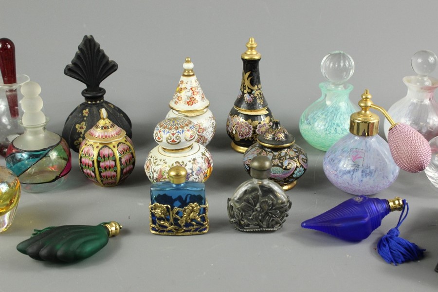 A Selection of Perfume Bottles - Image 3 of 4