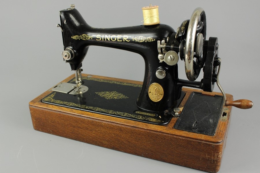 A Sewing Table and Sewing Machine - Image 8 of 14