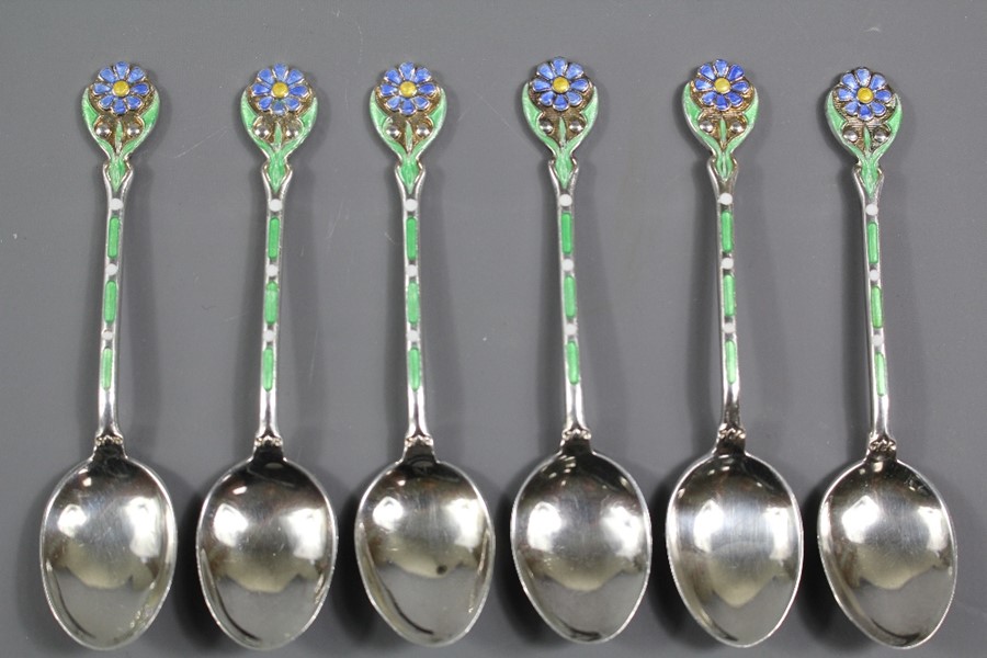 Cased Set of Twelve Sterling Silver Coffee Spoons - Image 4 of 5