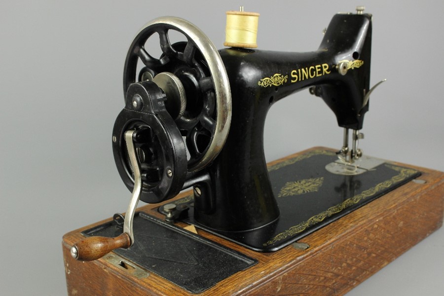A Sewing Table and Sewing Machine - Image 4 of 14