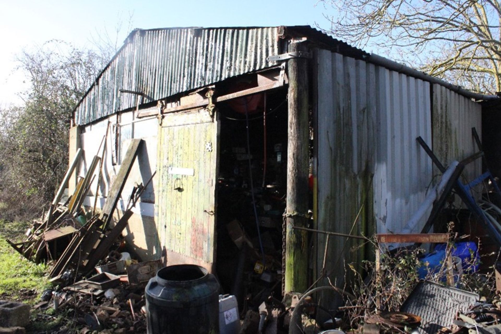 CONTENTS OF A LARGE SHED - Image 3 of 25