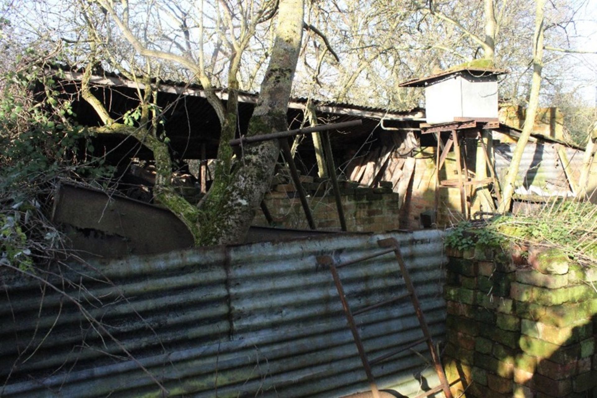 PLOT 4 - CONTENTS OF OUTBUILDING - Image 10 of 11