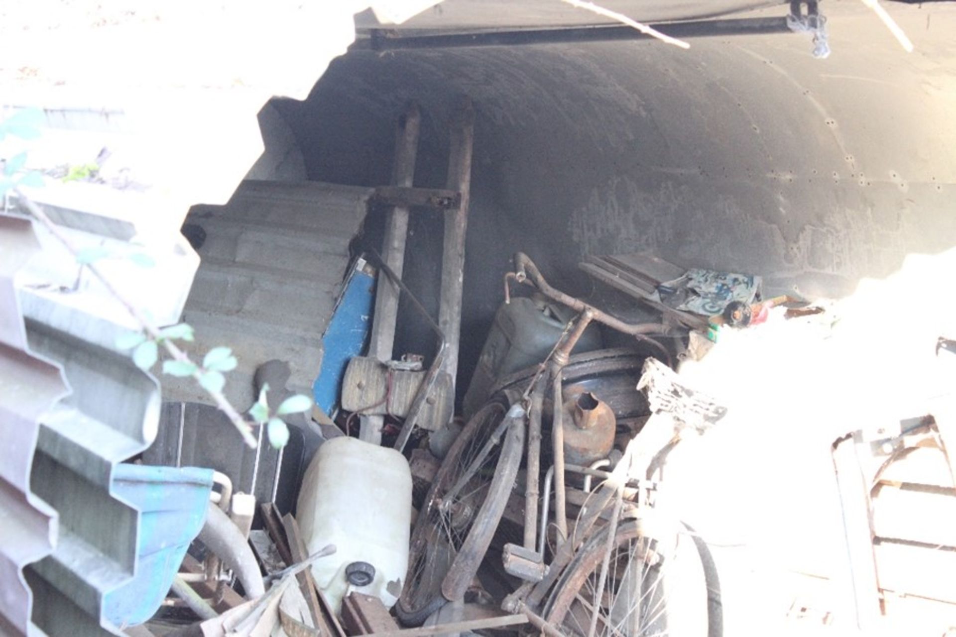 PLOT 1 - CONTENTS OF TWO CORRUGATED IRON SHEDS - Image 4 of 12