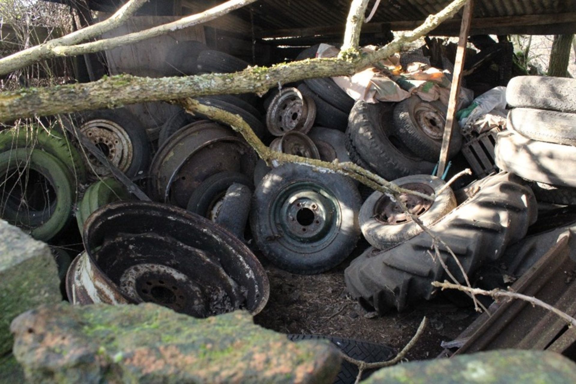 PLOT 4 - CONTENTS OF OUTBUILDING - Image 9 of 11