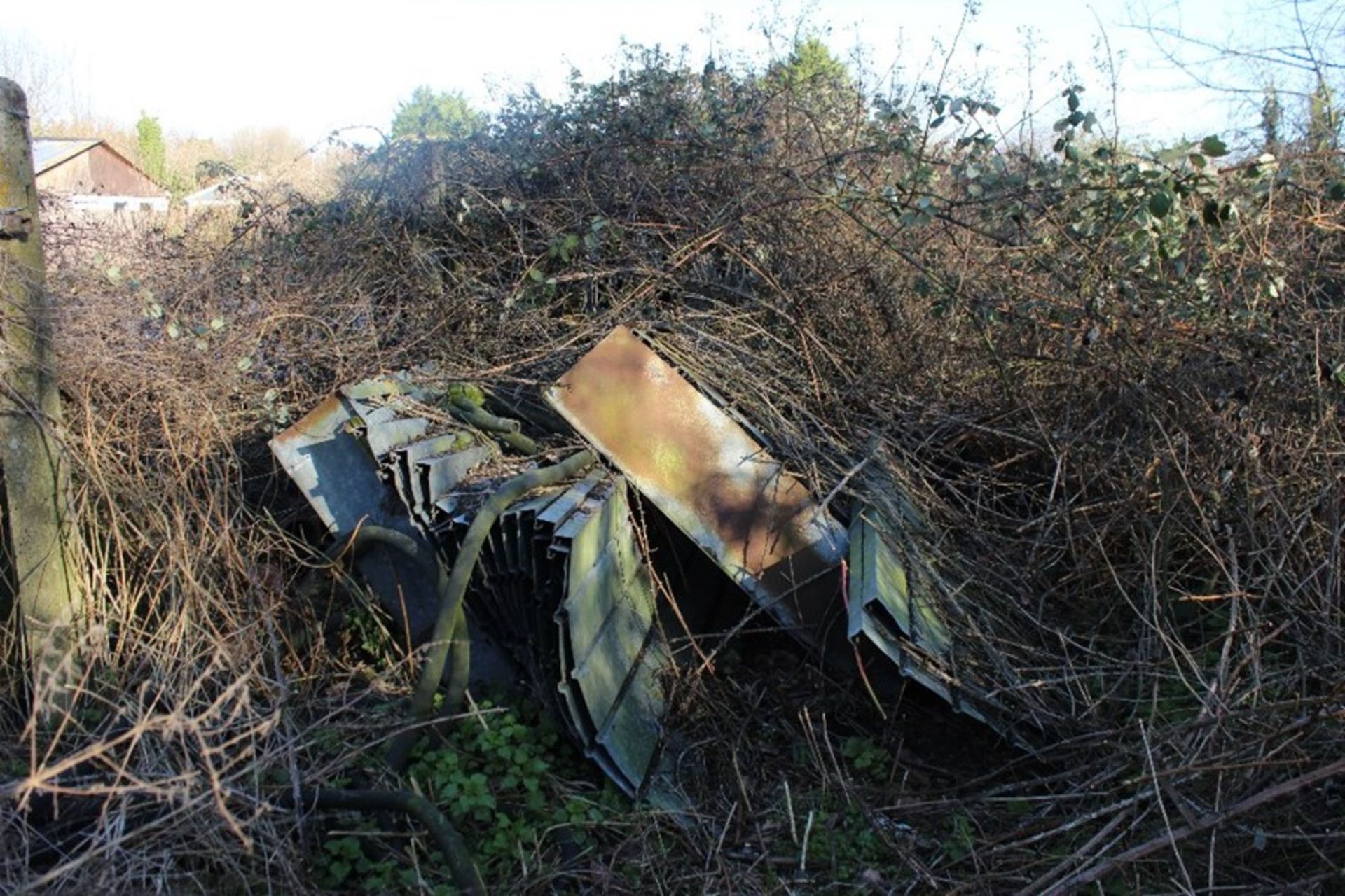 PLOT 1 - CONTENTS OF TWO CORRUGATED IRON SHEDS - Image 7 of 12