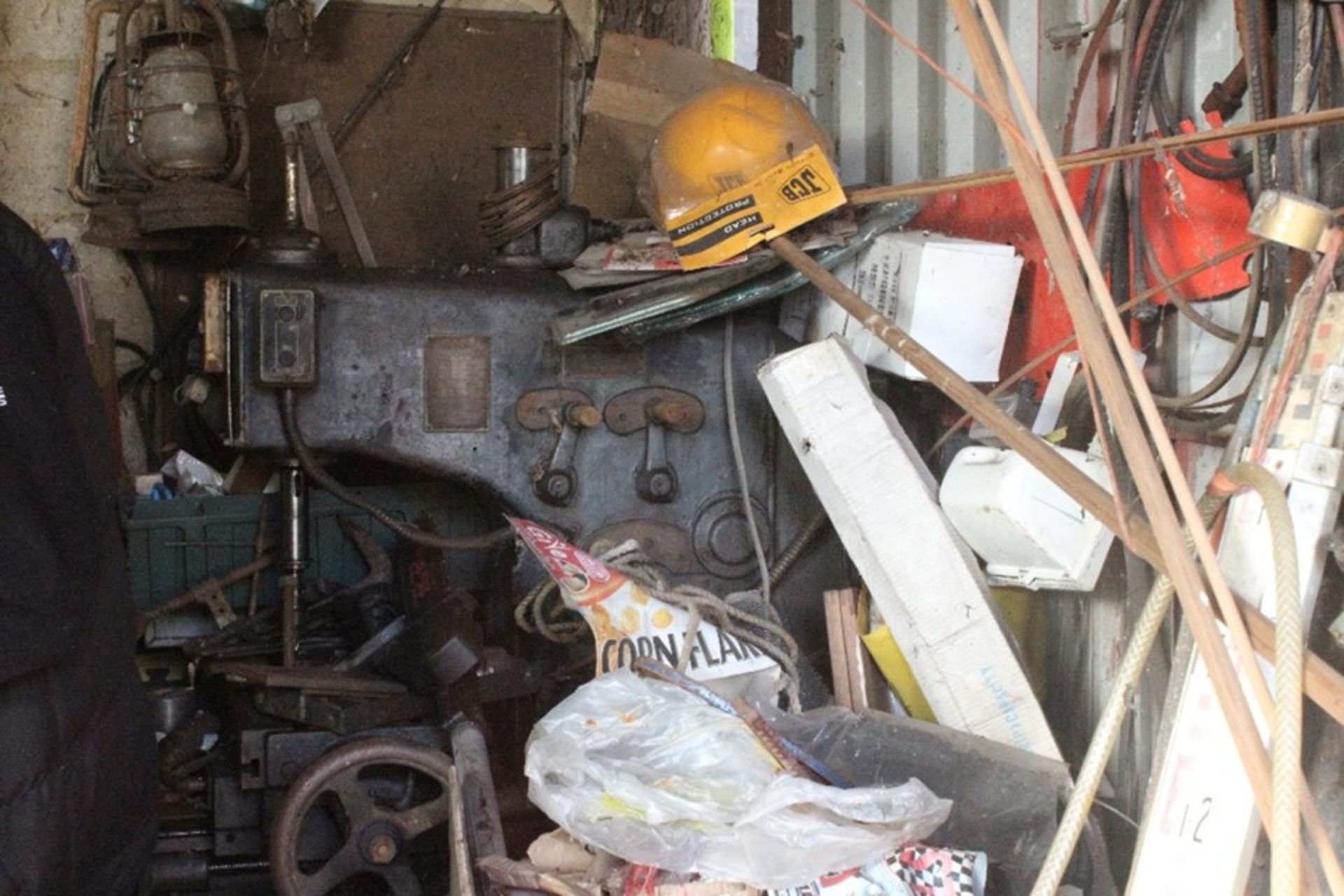 CONTENTS OF A LARGE SHED - Image 12 of 25