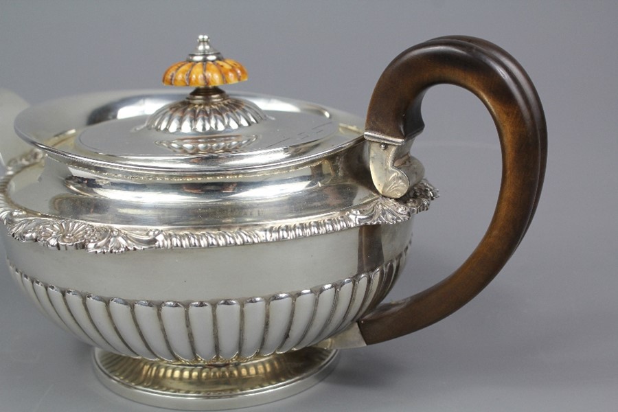 George IV Silver Tea Pot & Milk Jug - Image 6 of 10