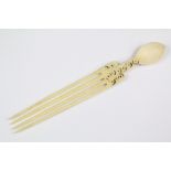 A Zulu Ivory Snuff Spoon/Comb