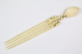 A Zulu Ivory Snuff Spoon/Comb