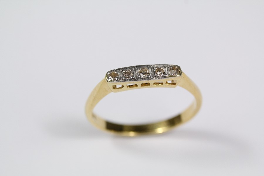 18ct Yellow Gold Five Stone Diamond Ring - Image 2 of 3