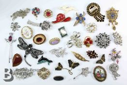 A Quantity of Costume Jewellery Brooches