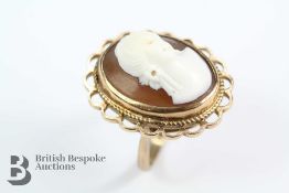 A 9ct Yellow Gold Shell Cameo Ring