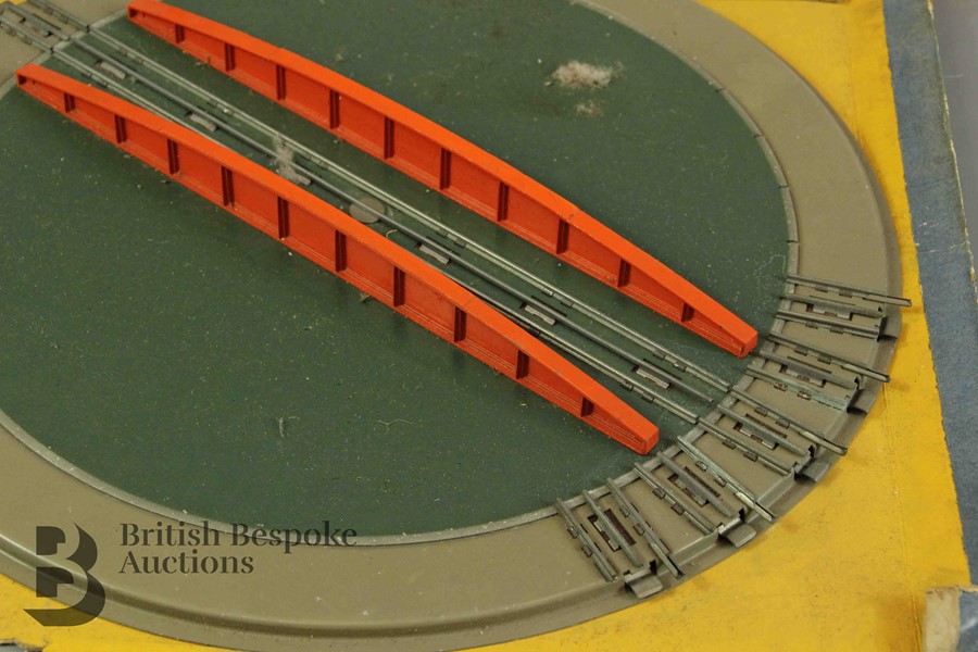 Hornby Dublo Turntable, Station and Platform, and Locomotive with Triang Catenary Wire - Image 8 of 8