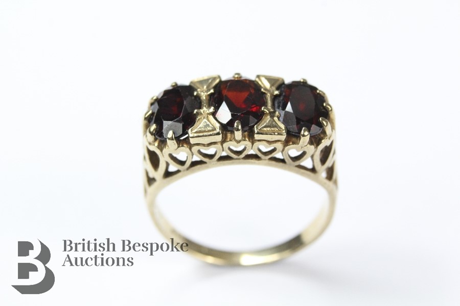 9ct Yellow Gold Garnet Ring - Image 2 of 4