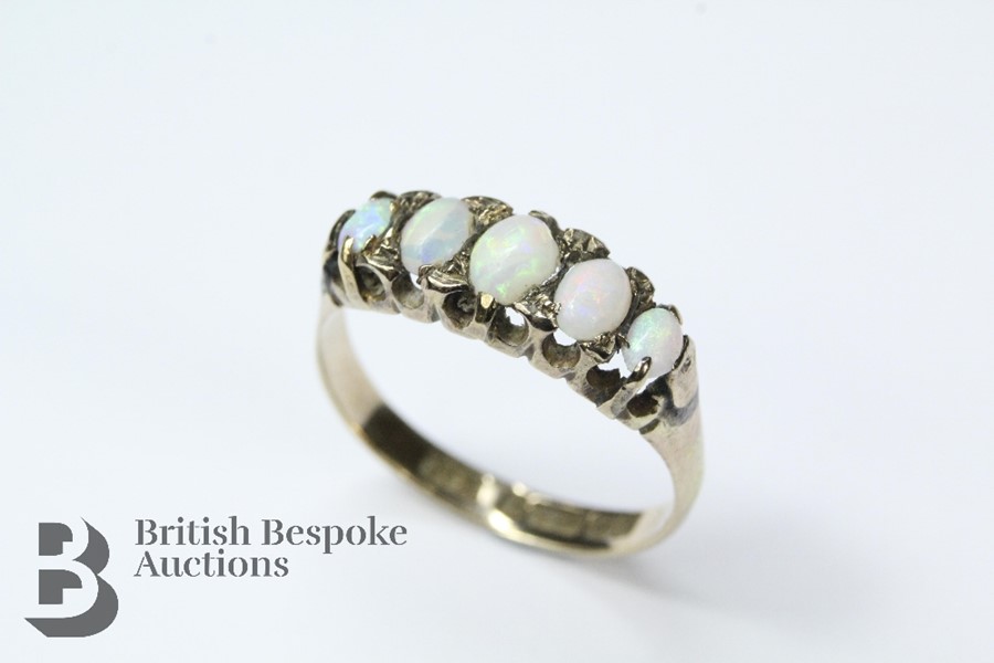 9ct Yellow Gold and Opal Ring - Image 2 of 4