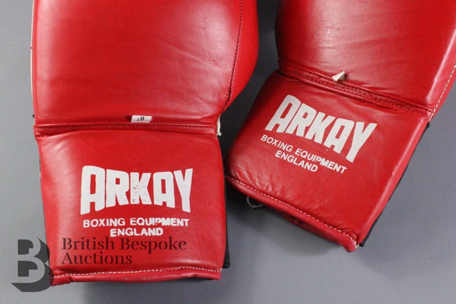 A Pair of Arkay Boxing gloves - Image 2 of 4