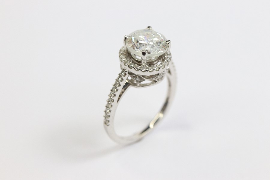A 2.4 ct 14ct White Gold Solitaire Diamond Ring - Image 3 of 8