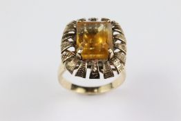 18ct Yellow Gold and Topaz Ring