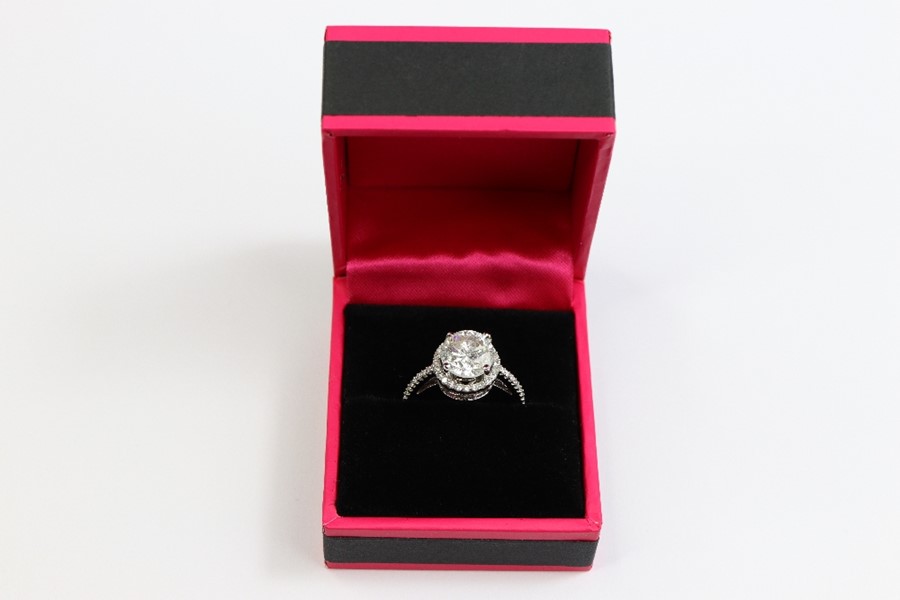 A 2.4 ct 14ct White Gold Solitaire Diamond Ring - Image 7 of 8