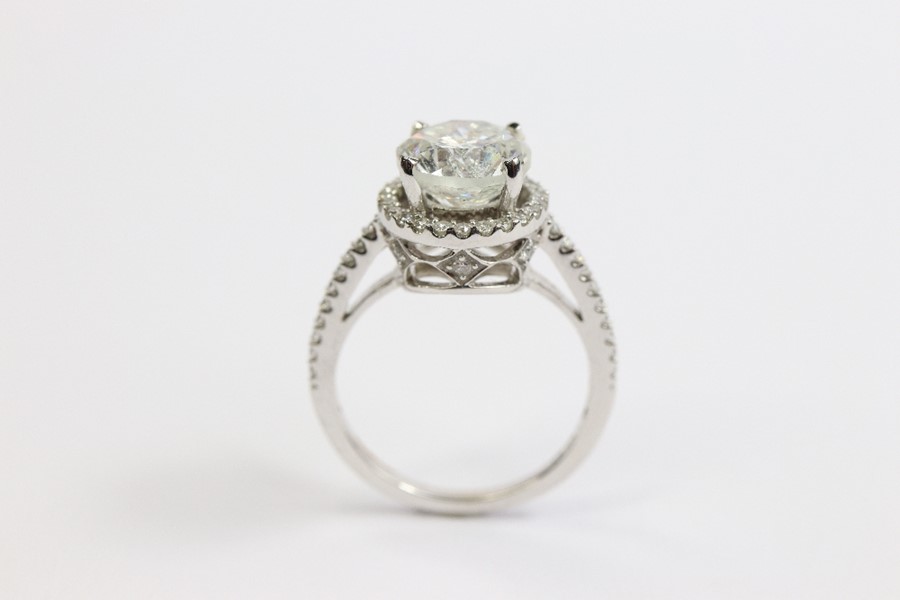 A 2.4 ct 14ct White Gold Solitaire Diamond Ring - Image 2 of 8