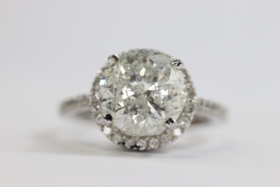 A 2.4 ct 14ct White Gold Solitaire Diamond Ring - Image 5 of 8