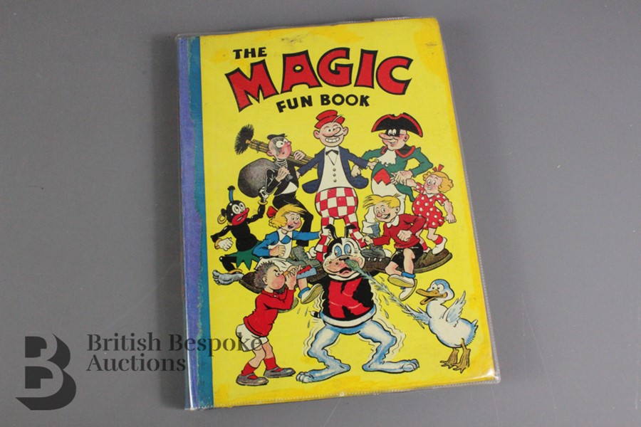 The Magic Fun Book 1942 (Koko supporting a human pyramid)