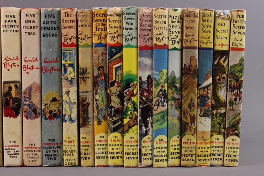 13 Enid Blyton Famous Five and 12 Secret Seven Reprints - Image 3 of 8