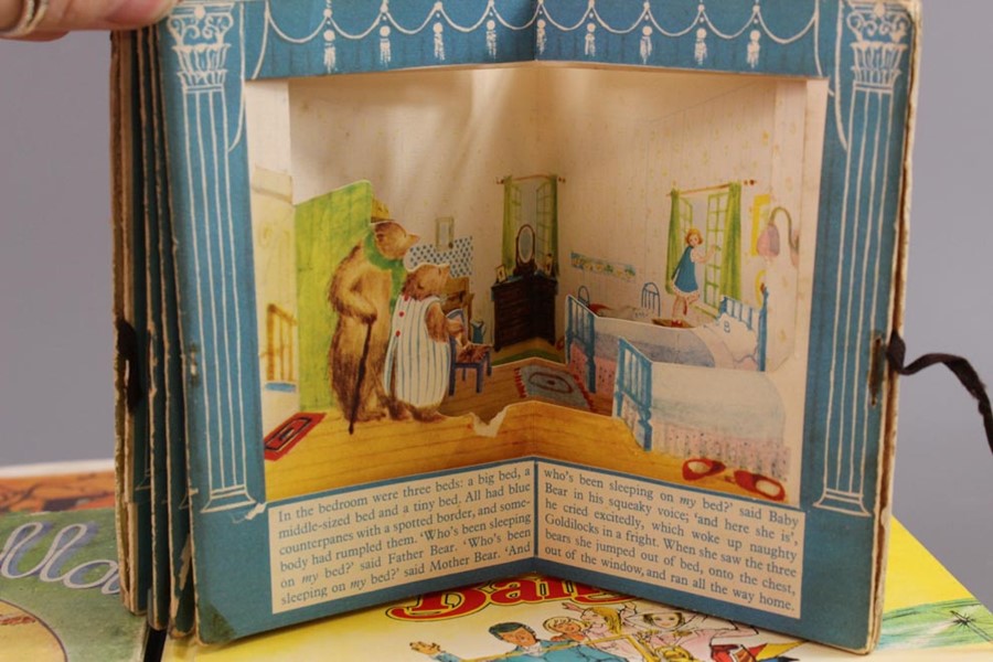 Approx. 65 Vintage Pop-Up Children's Books - Image 12 of 12