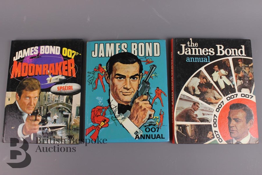 Three James Bond Annuals, 1st Edition The Man with the Golden Gun, Thunderball Brochure and 4 Books - Image 10 of 13