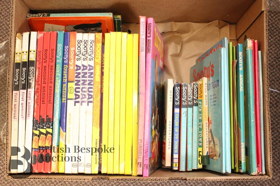 Approx 44 Sooty Annuals and Books - Image 2 of 2