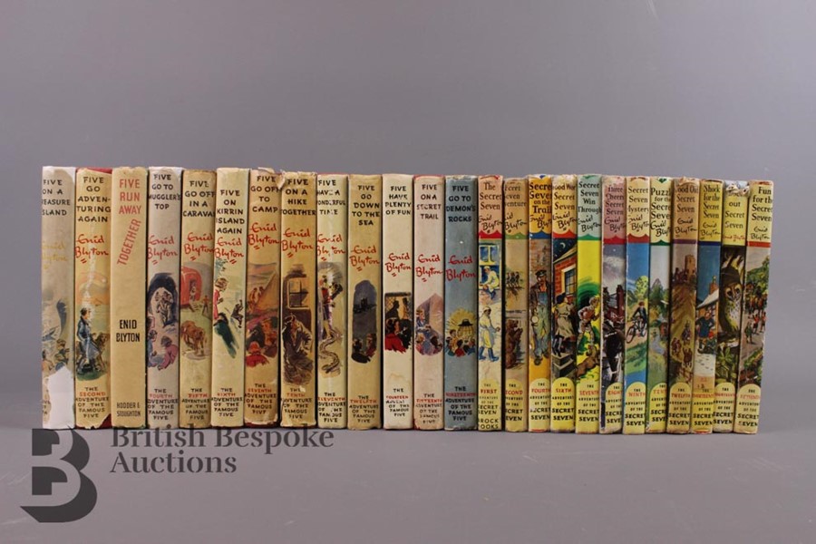 13 Enid Blyton Famous Five and 12 Secret Seven Reprints - Image 5 of 8