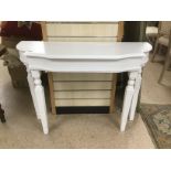 A MODERN PAINTED WHITE WOODEN CONSOLE TABLE 76 X 102 CMS WIDE