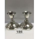 A PAIR OF WEIGHTED HALLMARKED CIRCULAR SQUAT CANDLESTICKS TOTAL WEIGHT 379 GRAMS