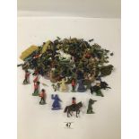 A COLLECTION OF VINTAGE DIE CAST PLASTIC FIGURES INCLUDING EXAMPLES BY BRITAINS AND LONE STAR