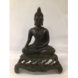 AN ORIENTAL BRONZE FIGURE OF BUDDHA IN A SEATED POSITION 41 CMS