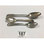 A PAIR OF GEORGE III HALLMARKED SILVER TEASPOONS AND A GEORGE III HALLMARKED SILVER DESSERT SPOON 83