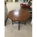 A EARLY 20TH CENTURY OCTAGONAL TABLE WITH DETAILED FRAME WORK