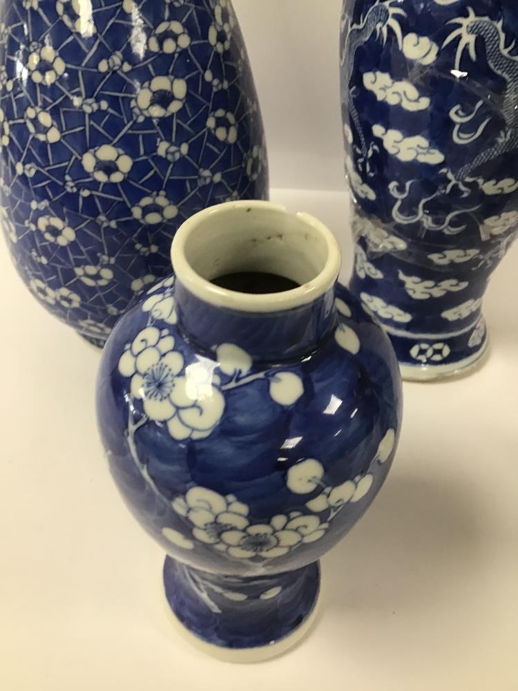 FOUR BLUE AND WHITE CHINESE PORCELAIN VASES, TWO OF WHICH DEPICTING A DRAGON CHASING THE FLAMING - Image 4 of 5