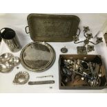 A COLLECTION OF EPNS / PLATED ITEMS INCLUDING A CANDELABRA AND FLATWARE