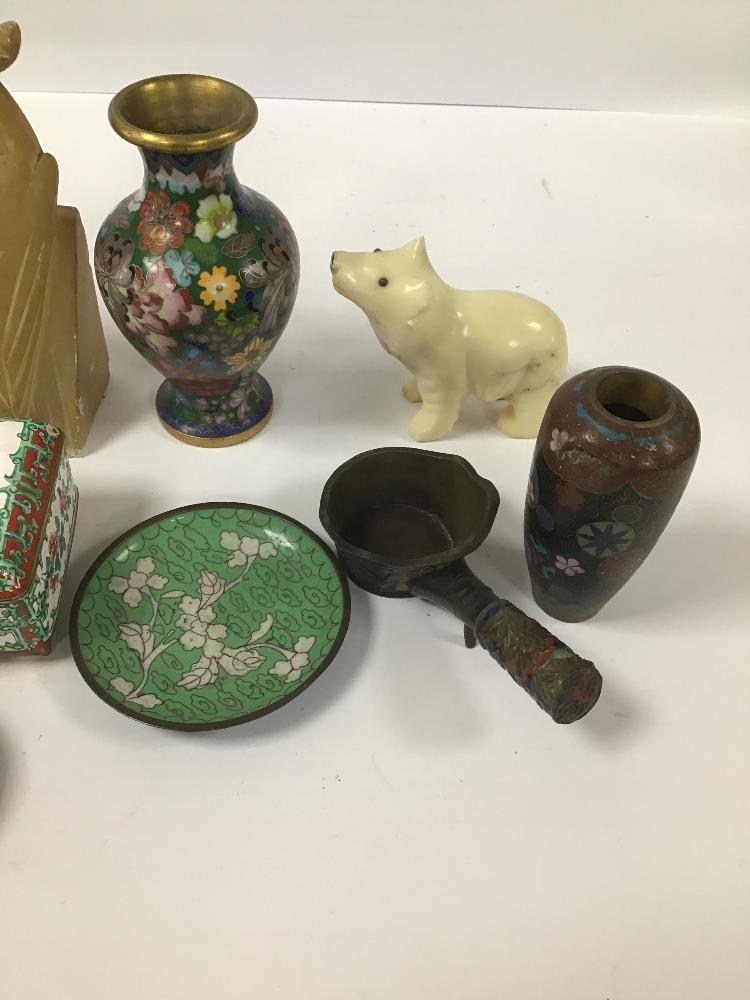 A COLLECTION OF ORIENTAL ITEMS, INCLUDING CLOISONNE ENAMEL LIDDED DISH, VASE AND MORE - Image 3 of 3