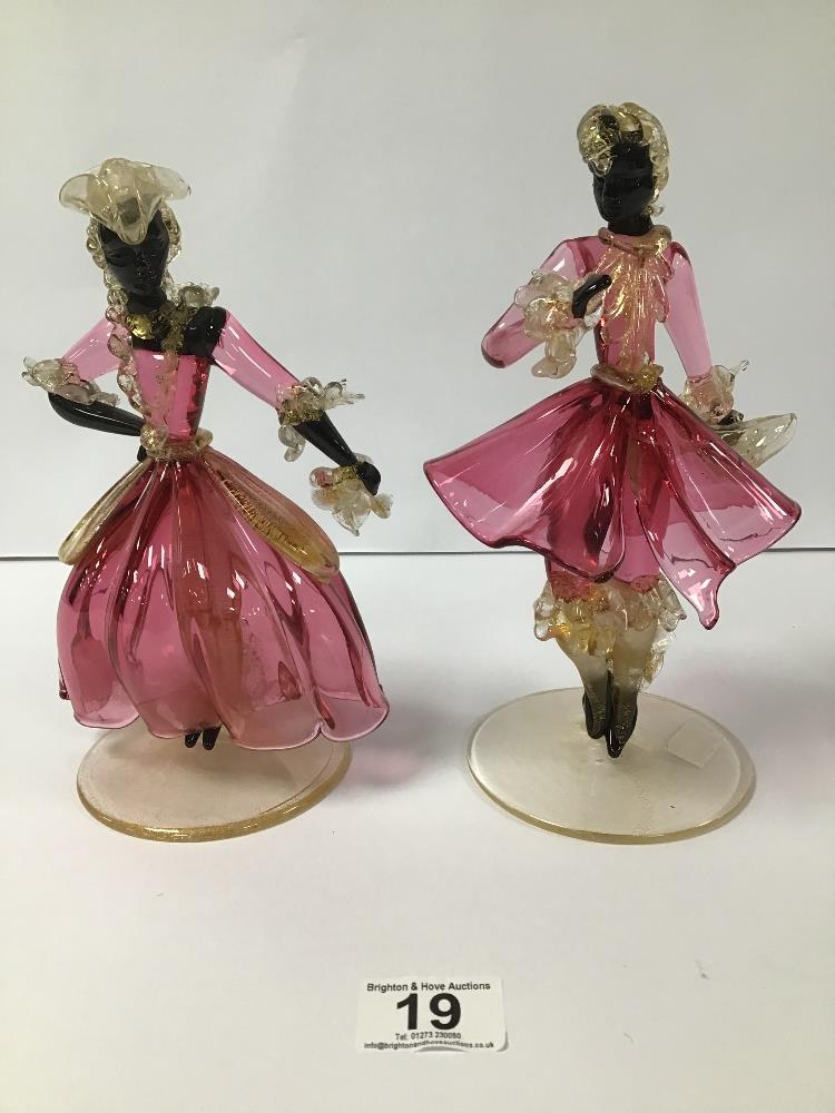 A PAIR OF ITALIAN MURANO GLASS FIGURES OF A GENTLEMAN AND LADY, LARGEST 21.5CM HIGH (ONE AF)