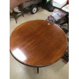 A GEORGIAN MAHOGANY ROUND TILT TOP TABLE