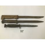 A US WWII M3 FIGHTING KNIFE, STAMPED TO BLADE; US M3 IMPERIAL, 28.5CM LONG, TOGETHER WITH TWO