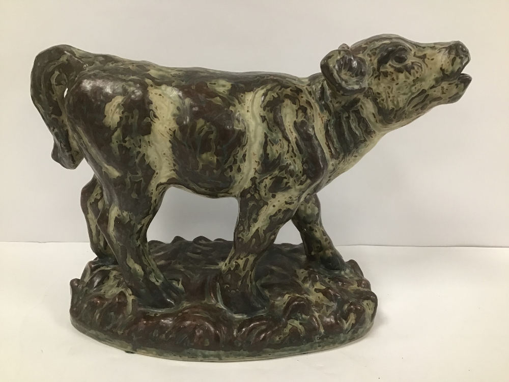 A ROYAL COPENHAGEN FIGURE OF A CALF BY KNUD KYHN, NUMBERED TO BASE 21736, 19CM HIGH - Image 2 of 4