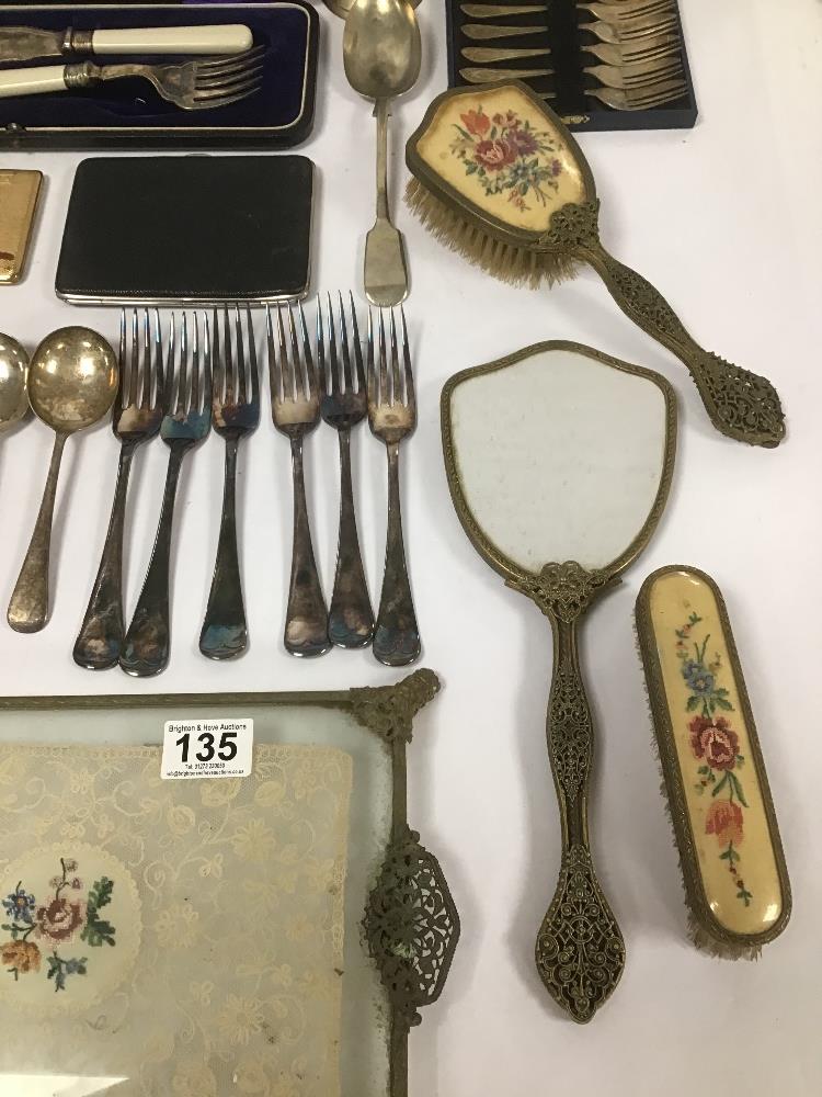 A MIXED LOT OF COLLECTABLES INCLUDING A DRESSING TABLE SET WITH PIERCED DETAILING, SILVER PLATE FISH - Image 4 of 5