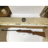 A BSA METEOR .22 AIR RIFLE IN ORIGINAL BOX WITH PACKAGING (AF, DOESN'T CURRENTLY COCK)
