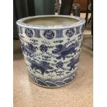 AN EARLY LARGE 20TH CENTURY CHINESE BLUE AND WHITE PLANTER 47CMS DIAMETER X 46CMS HIGH