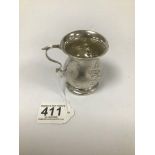 A LATE VICTORIAN EMBOSSED SILVER CHRISTENING MUG, HALLMARKED SHEFFIELD 1900 BY JAMES DEAKIN AND