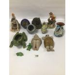 A MIXED LOT OF CERAMICS, INCLUDING FIGURES OF FROGS, A MILK JUG AND MORE