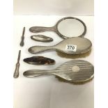 A MIXED LOT OF SILVER, INCLUDING TWO HAIR BRUSHES, HAND MIRROR, NAIL BUFFER AND MORE (7 PIECES)